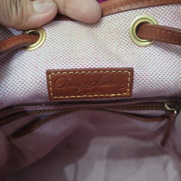 DOONEY AND BOURKE SAFFIANO KENDALL CROSSBODY BAG /WITH COIN BAG KEEY CHAIN - Picture 9 of 16